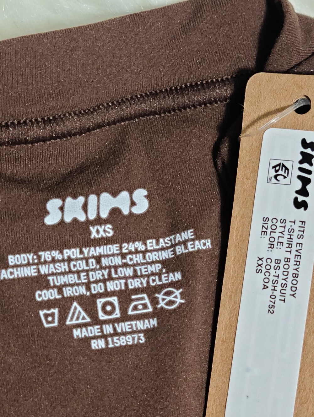 SKIMS Fits Everybody T Shirt Bodysuit Brown Cocoa Women XXS NEW - Picture 3 of 4
